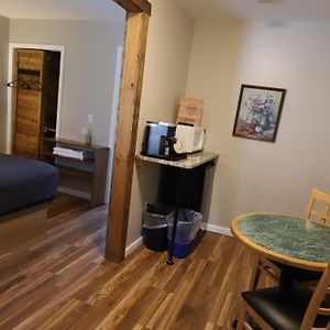Economy Cabin 1 king